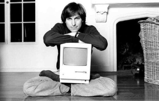 Steve Jobs z Macintoshem