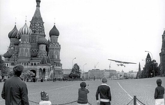 Lot Mathiasa Rusta lądowanie w Moskwie na Placu Czerwonym
