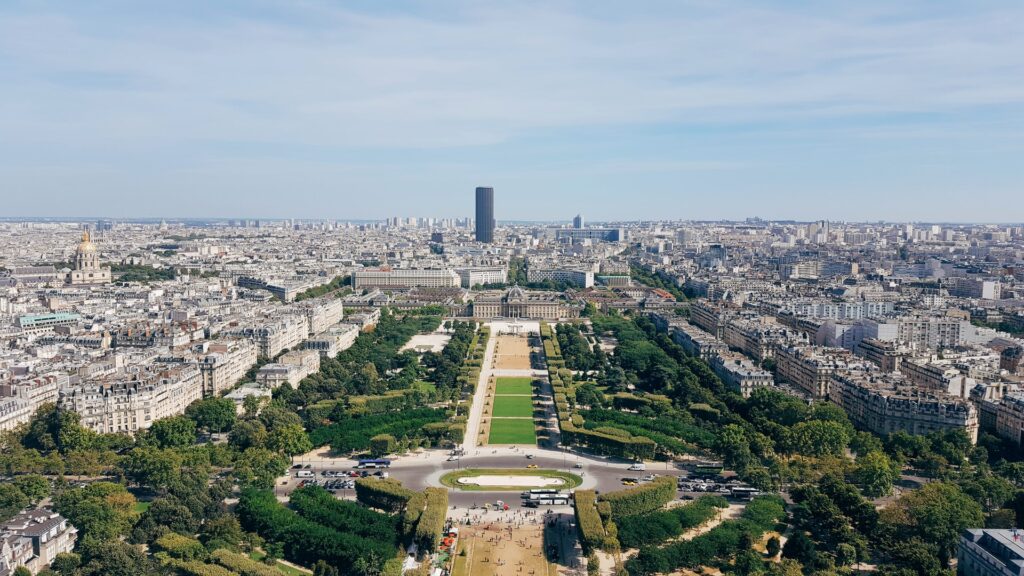Przebudowa Paryża uwzględniła powstawanie parków.