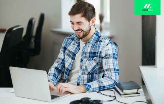 mężczyzna korzystający z Talent Network