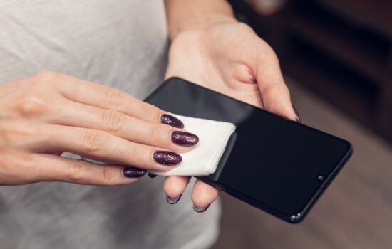 Polerowanie ekranu telefonu