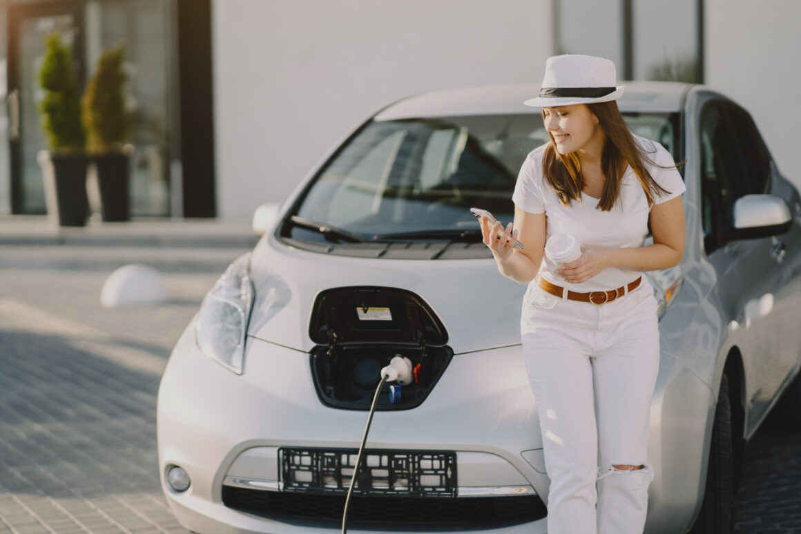 Porównanie najnowszych modeli samochodów elektrycznych dostępnych w Polsce