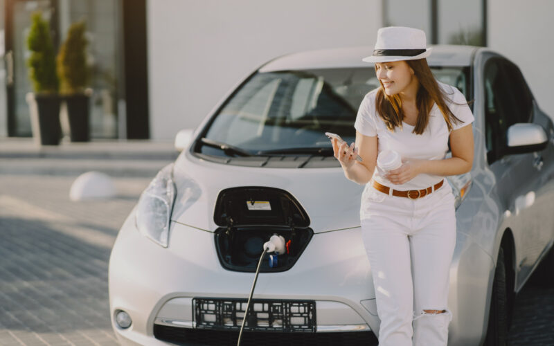 Porównanie najnowszych modeli samochodów elektrycznych dostępnych w Polsce