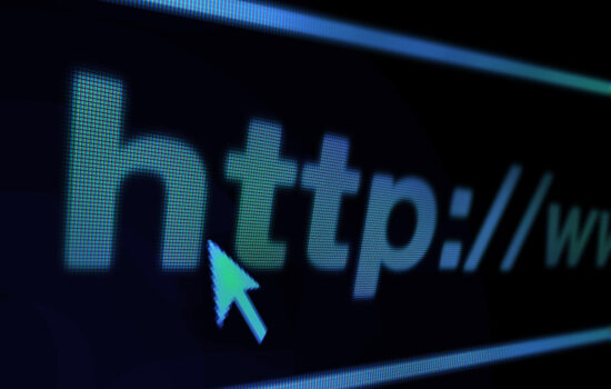 Przeglądarki w 2025: prywatność, pełne adresy i alternatywy dla Chrome