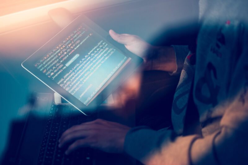 Cyfrowe zmęczenie — jak technologia wpływa na koncentrację i odpoczynek?