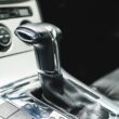 Manualna czy automatyczna skrzynia biegów – co wybrać i dlaczego?