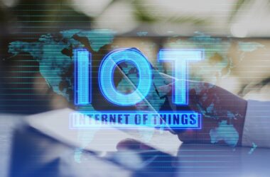 Internet Rzeczy w Inteligentnych Domach: Jak Zbudować Bezpieczną Sieć IoT