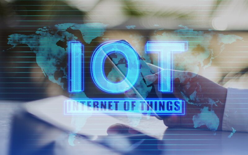 Internet Rzeczy w Inteligentnych Domach: Jak Zbudować Bezpieczną Sieć IoT